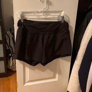 BLACK LULULEMON SHORTS